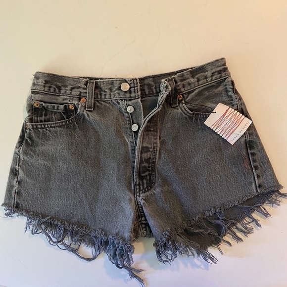 Levi’s Urban Renewal by UO Black Denim Shorts NWT - Picture 4 of 7